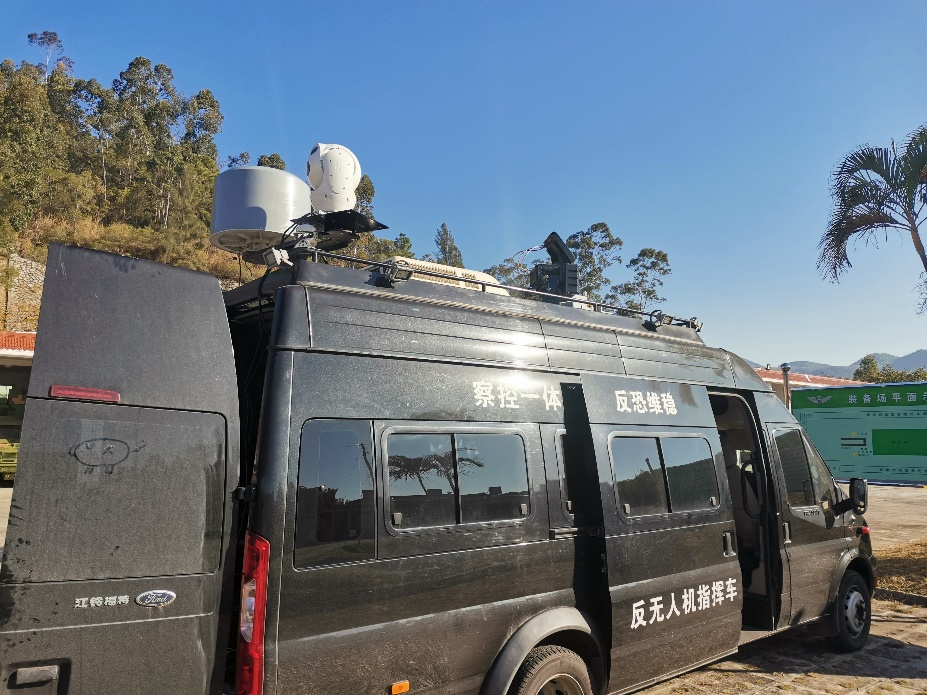 Sistema de contramedidas de drones montados en vehículos