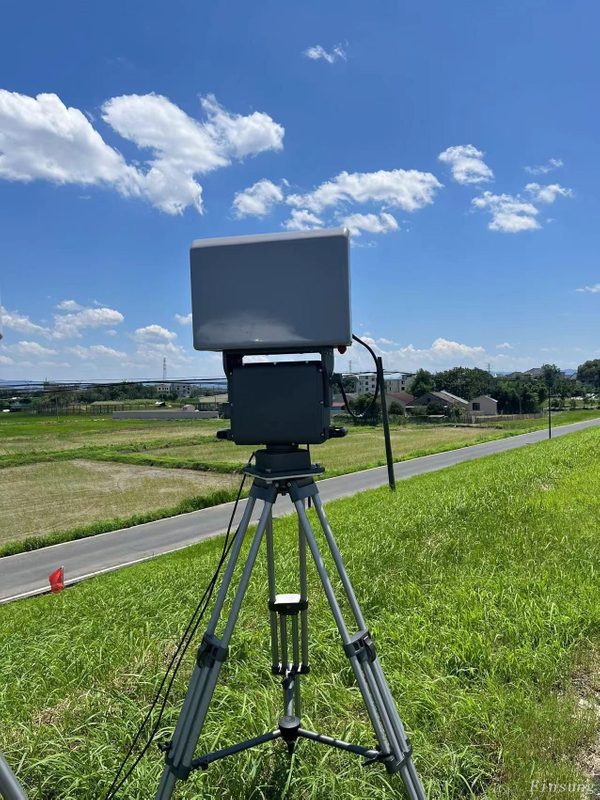 Supresión de señales de vehículos aéreos no tripulados y emisión de drones con cardán fabricados en China para una defensa de 360°